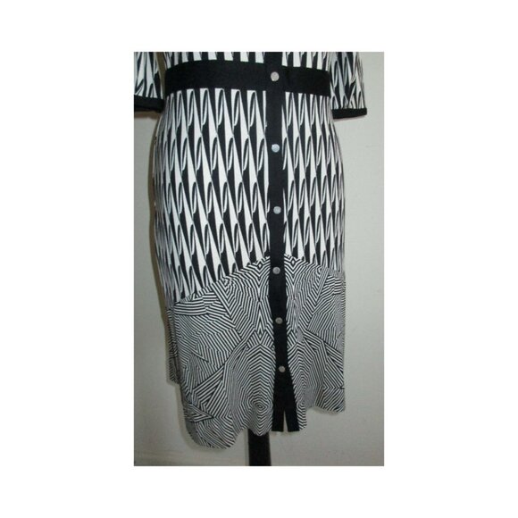 Diane Von Furstenberg Silk Black and White Geometric Print Snap Dress Size 8 - Picture 7 of 11